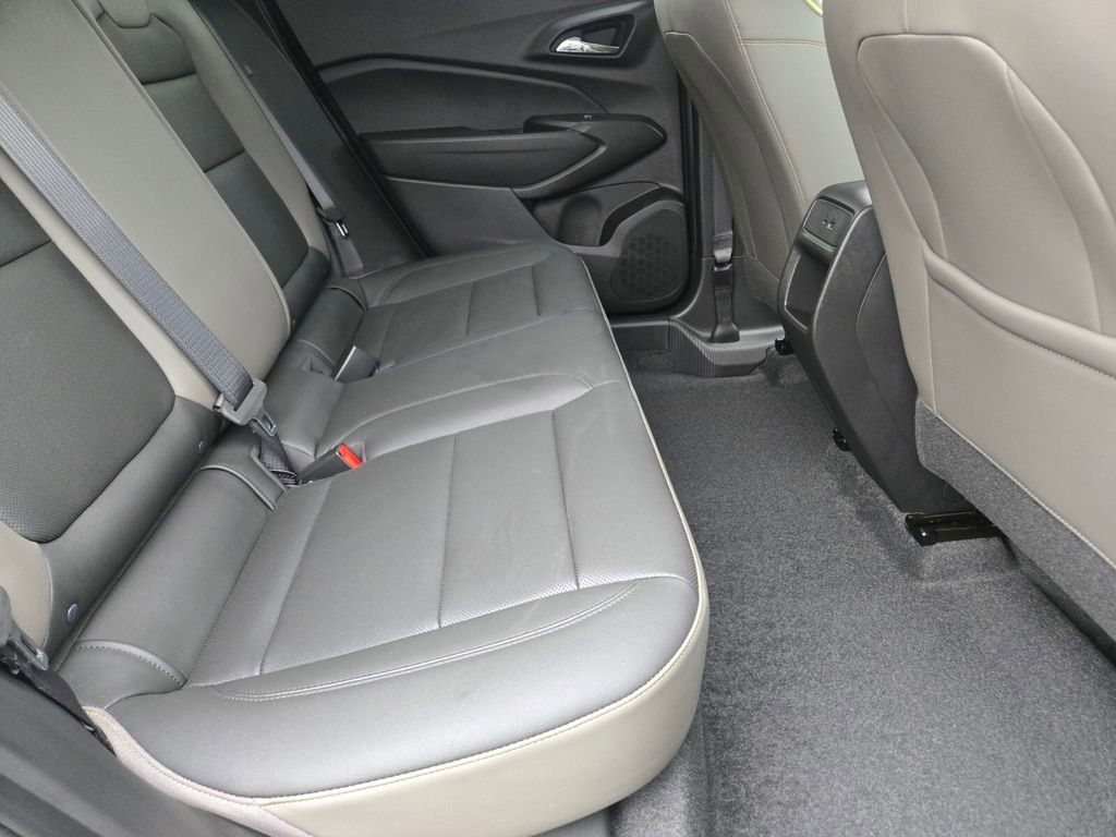 Used 2025 Chevrolet Trax ACTIV w/ Driver Confidence Package image 14