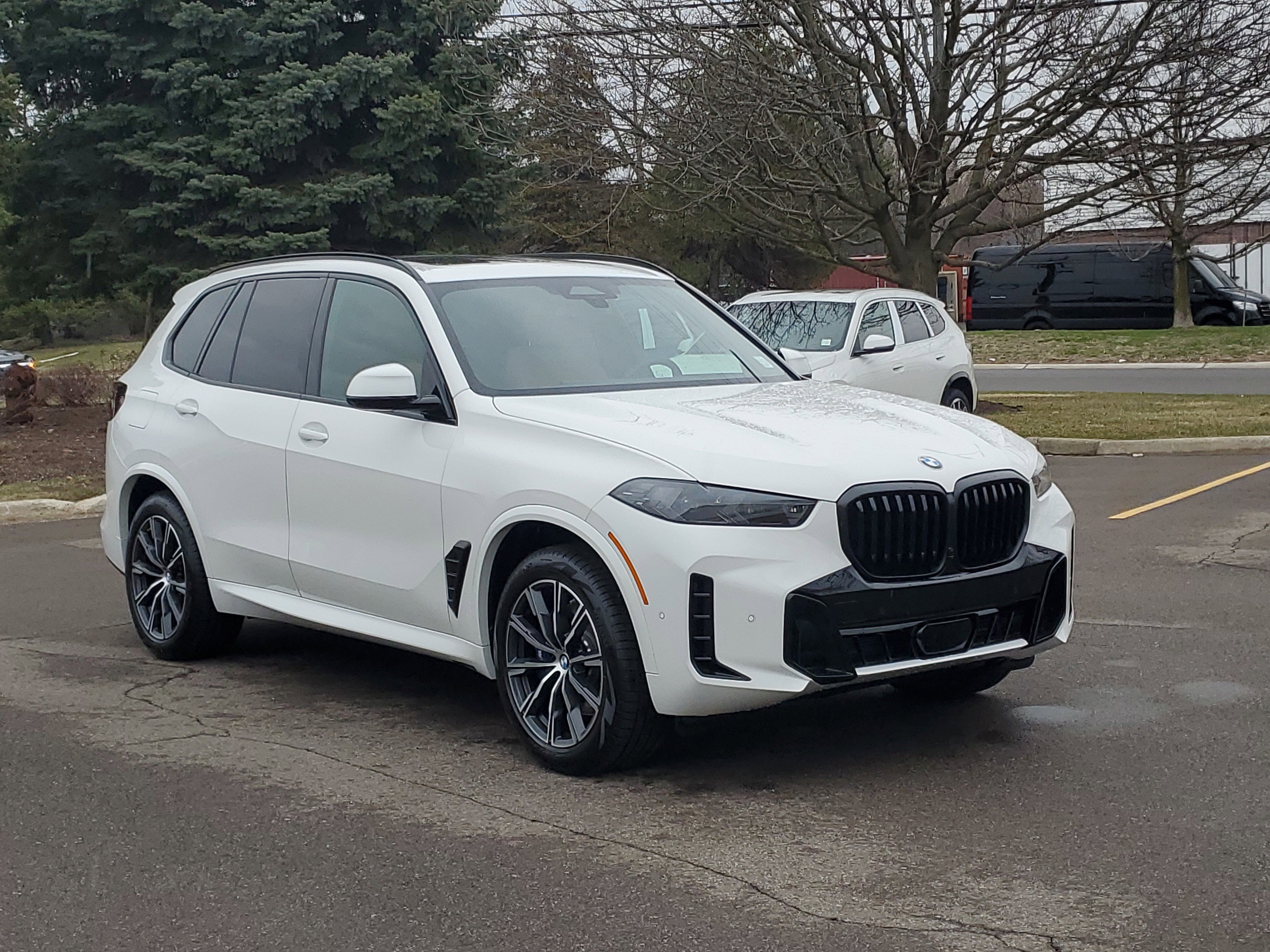 New 2026 BMW X5 xDrive40i w/ M Sport Package AWD/4WD image 4