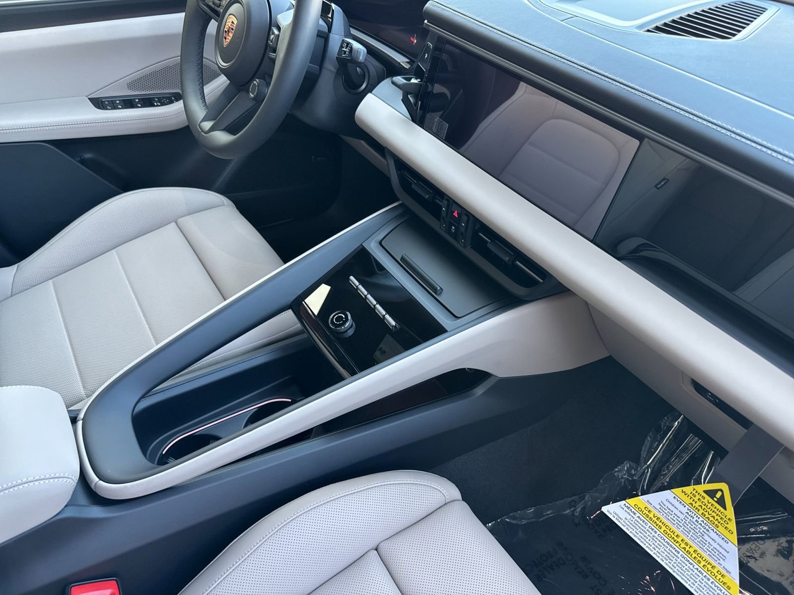 Certified 2026 Porsche Macan 4 Electric AWD/4WD image 18
