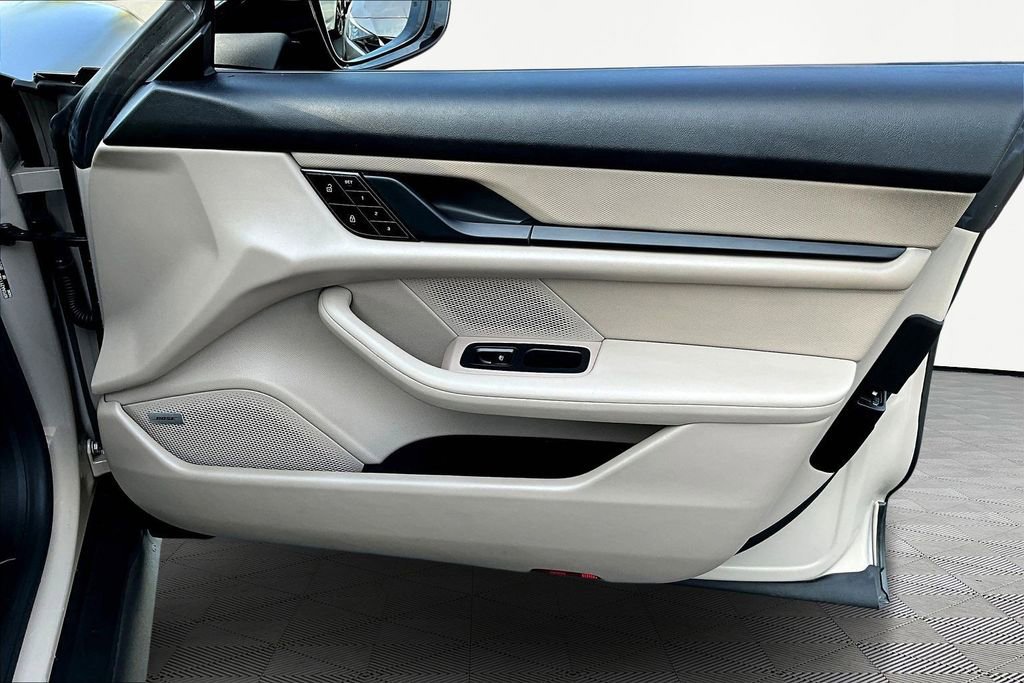 Used 2021 Porsche Taycan image 27