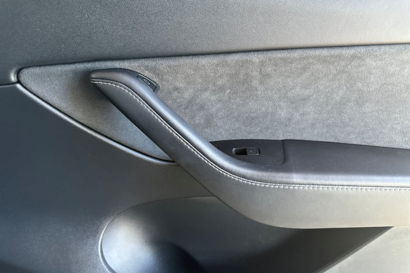 Used 2021 Tesla Model Y Long Range AWD/4WD image 19