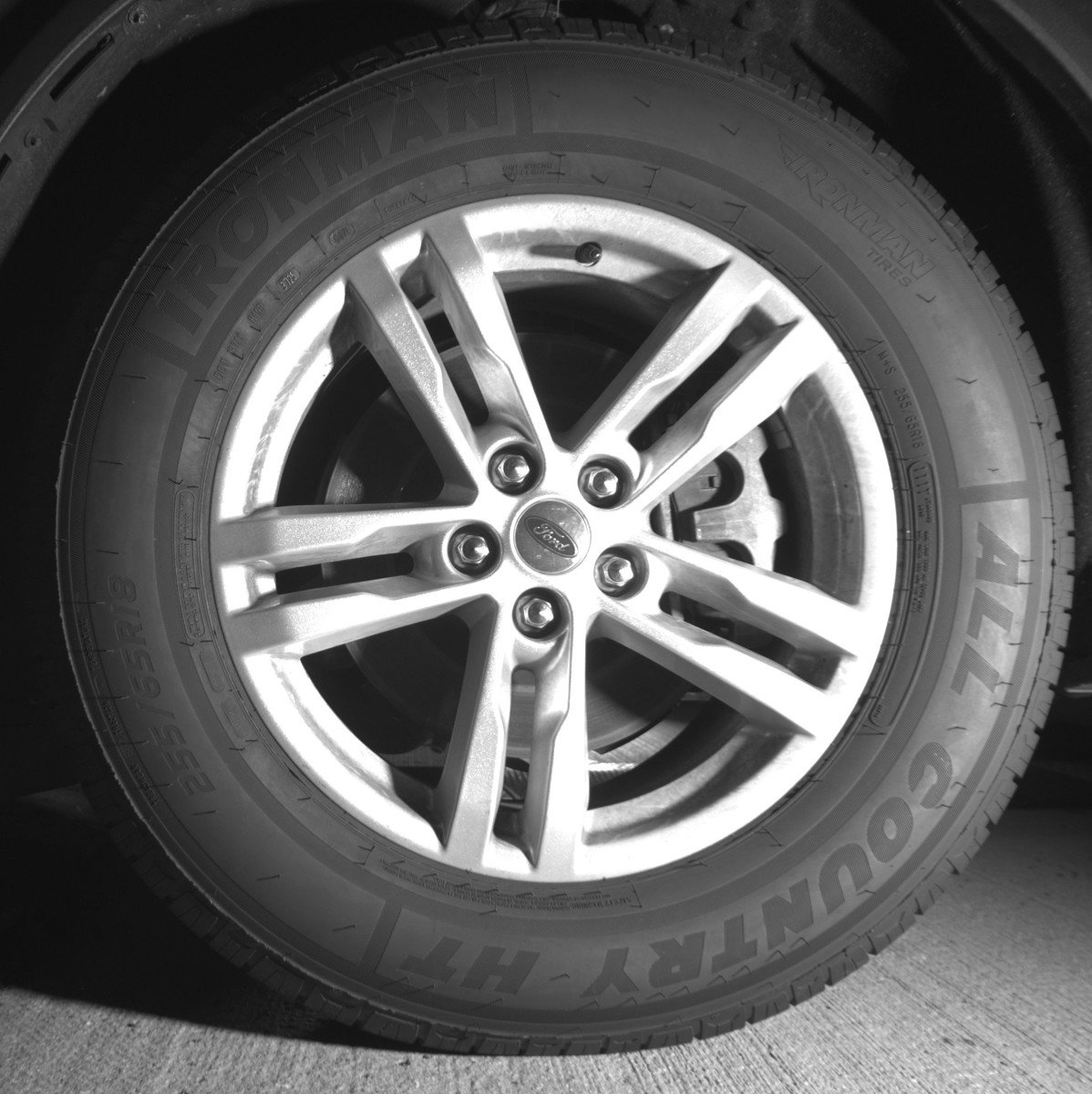 Used 2024 Ford Explorer XLT w/ Equipment Group 202A RWD image 12