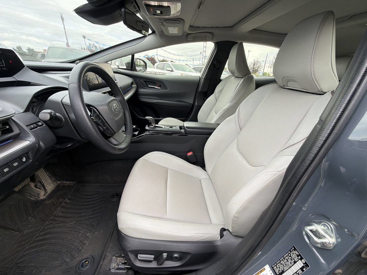 Used 2023 Toyota Prius XLE AWD/4WD image 13