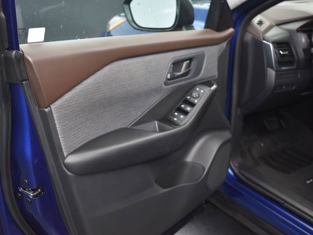 Used 2023 Nissan Rogue S image 8