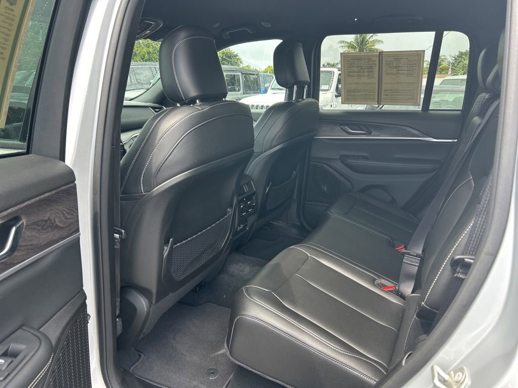 Used 2024 Jeep Grand Cherokee Limited w/ Black Appearance Package RWD image 31
