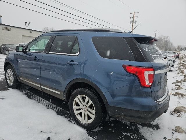 Used 2018 Ford Explorer XLT w/ Equipment Group 202A image 6