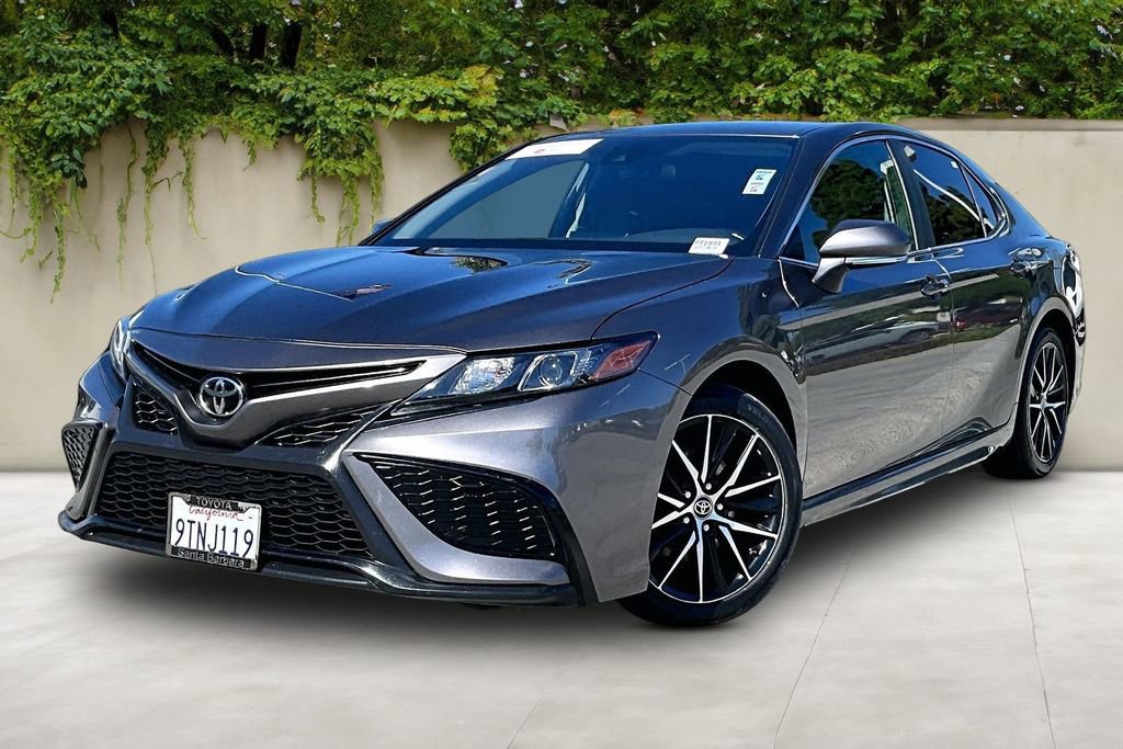 Certified 2022 Toyota Camry SE image 3