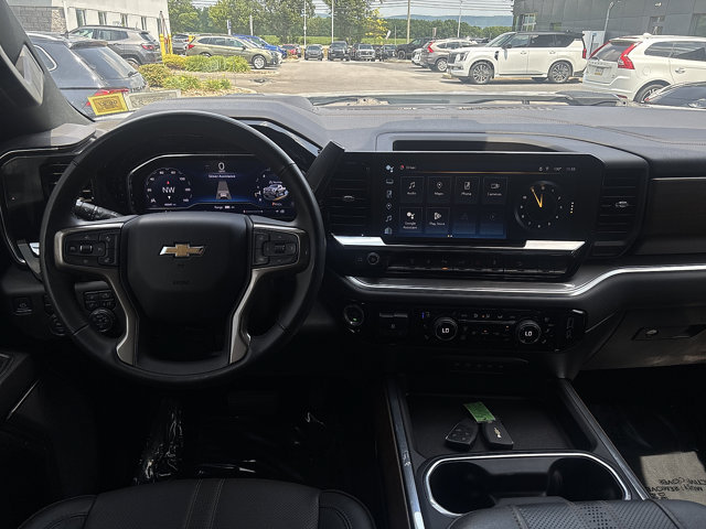 Used 2024 Chevrolet Silverado 2500 High Country w/ High Country Premium Package AWD/4WD image 3