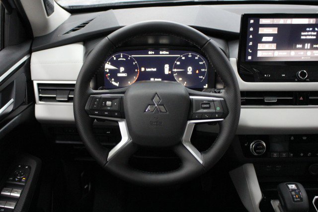 New 2026 Mitsubishi Outlander SE image 21