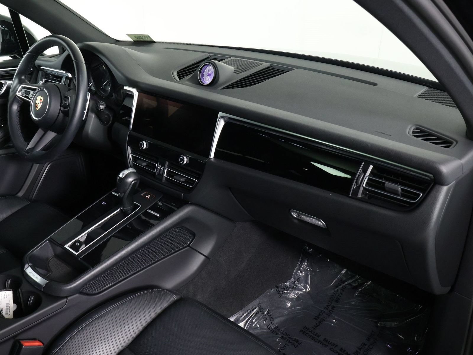 Certified 2023 Porsche Macan AWD/4WD image 24