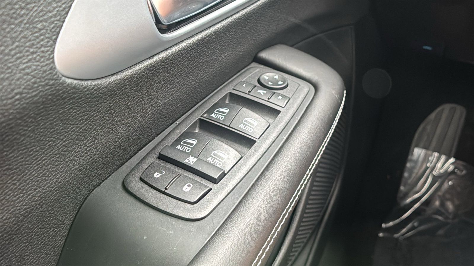 New 2026 Chrysler Pacifica Limited w/ Uconnect Theater Family Group image 37