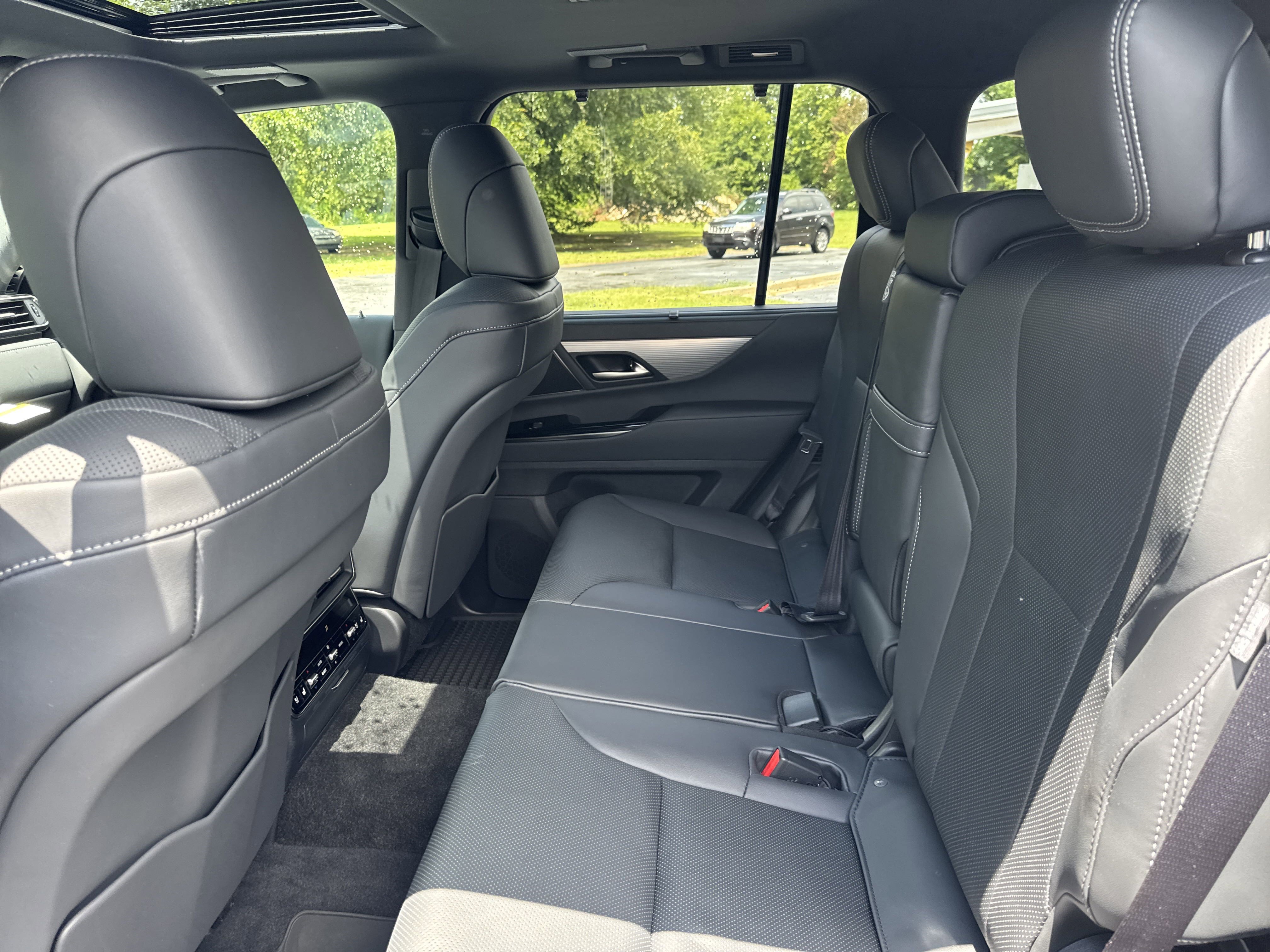 Used 2025 Lexus LX 700h F Sport image 25