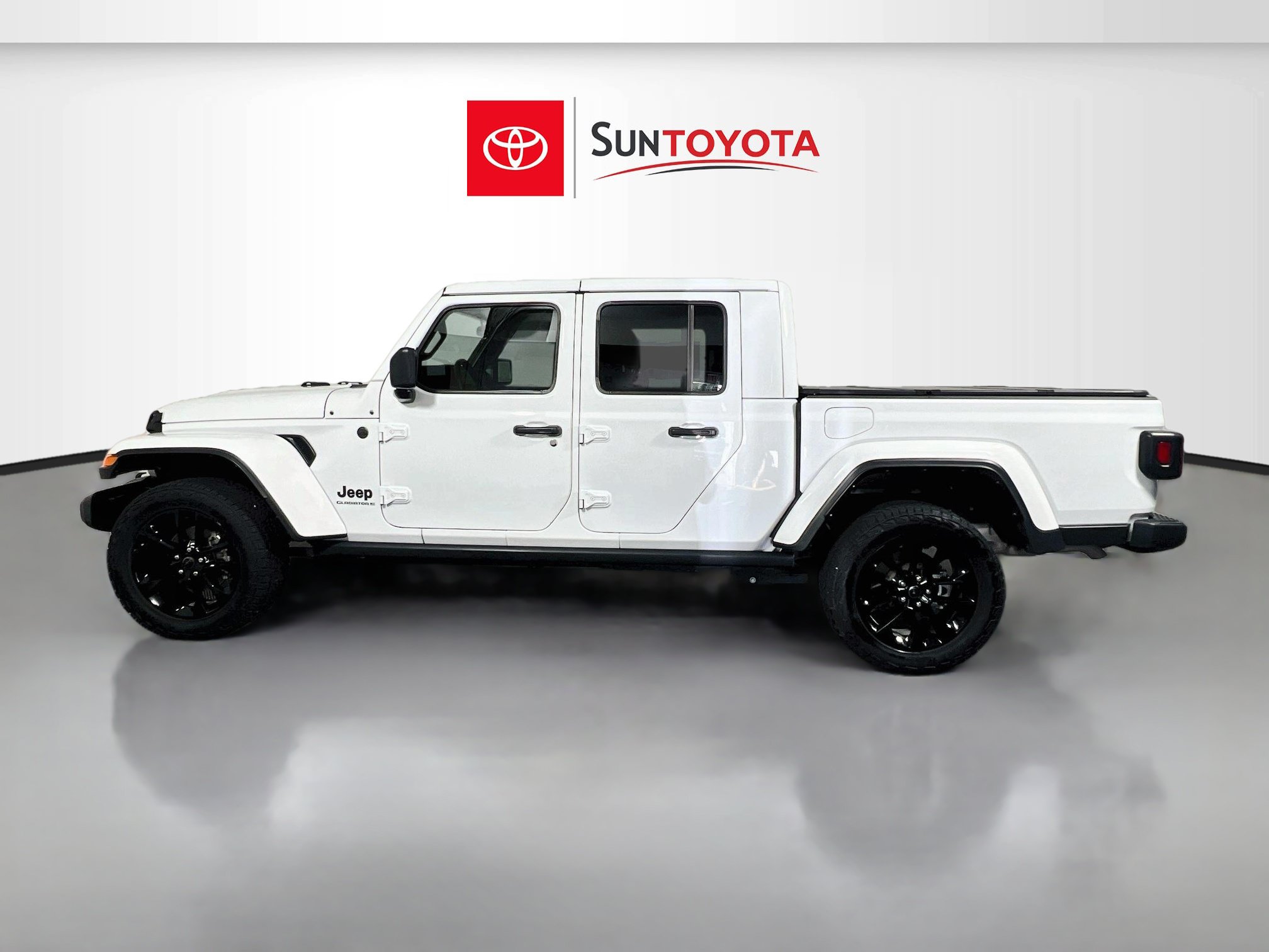 Used 2024 Jeep Gladiator Sport AWD/4WD image 7