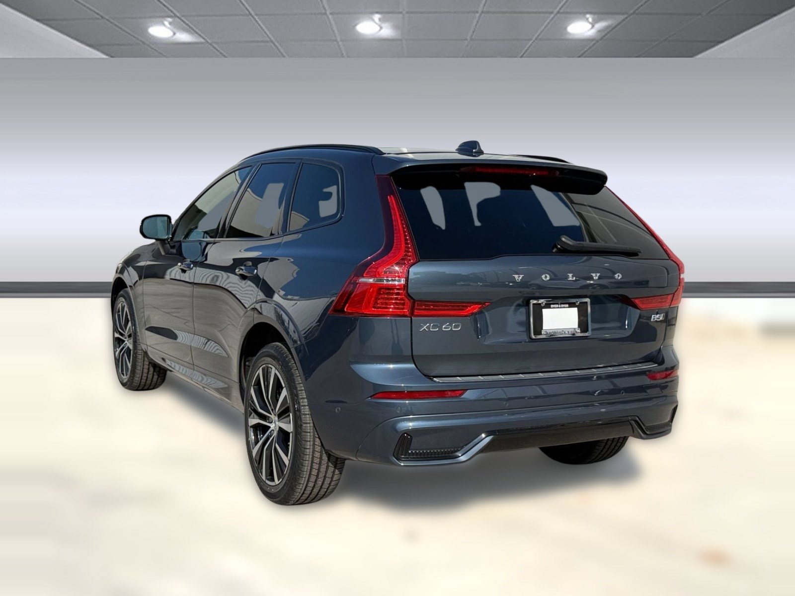 Certified 2024 Volvo XC60 B5 Plus w/ Protection Package Premier AWD/4WD image 3