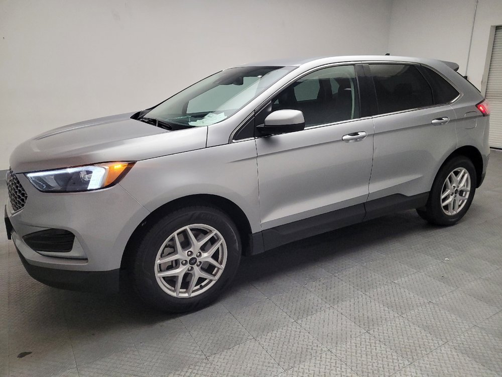 Used 2023 Ford Edge SEL image 2