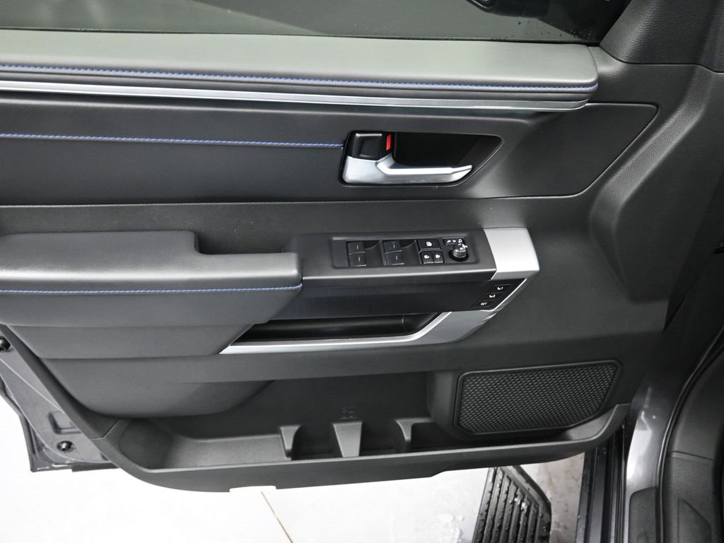 Used 2025 Toyota Tundra Platinum image 33