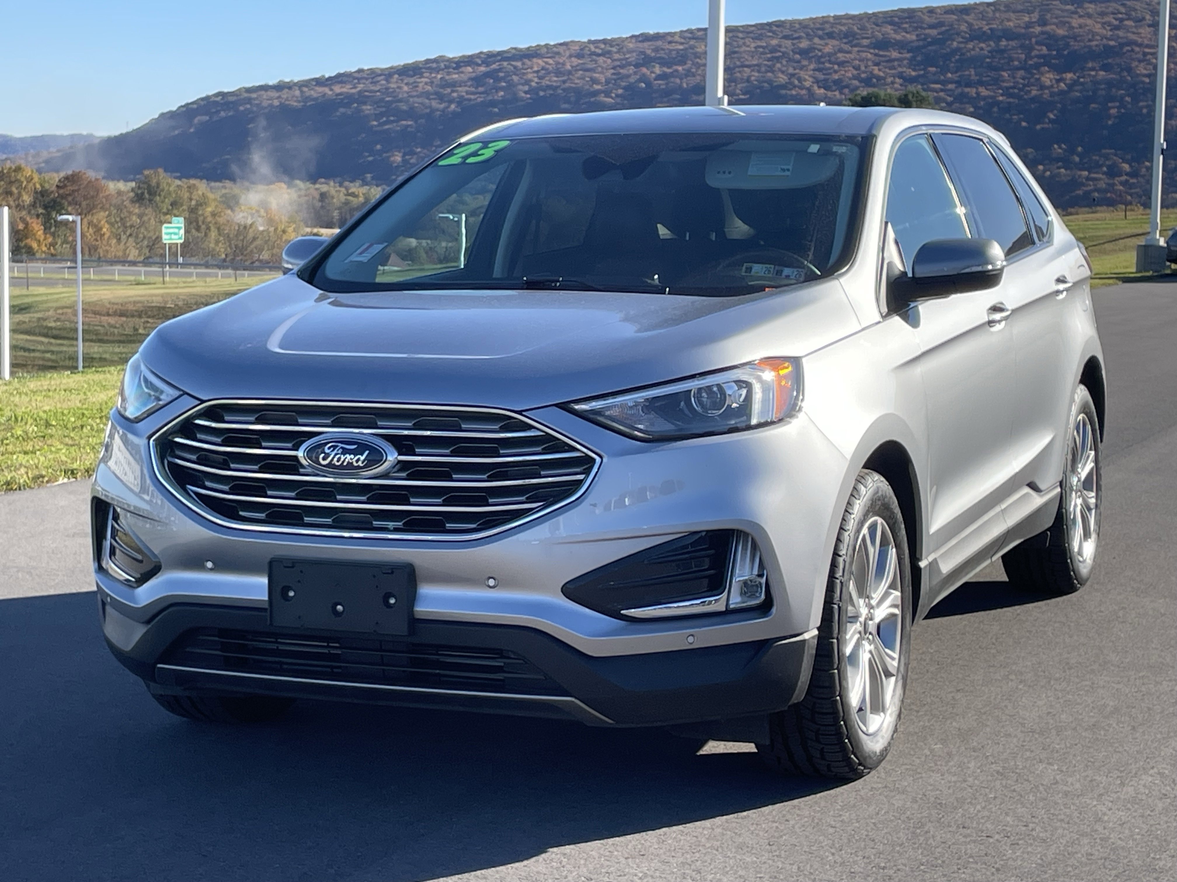 Used 2023 Ford Edge Titanium image 8