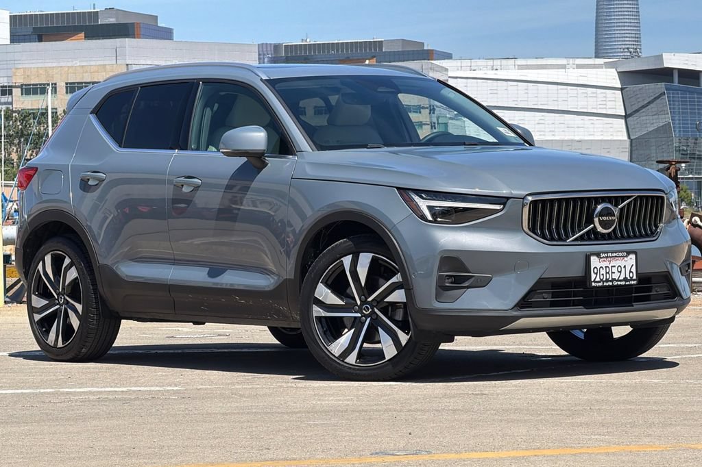 Certified 2023 Volvo XC40 B5 Ultimate w/ Protection Package Premier AWD/4WD image 1