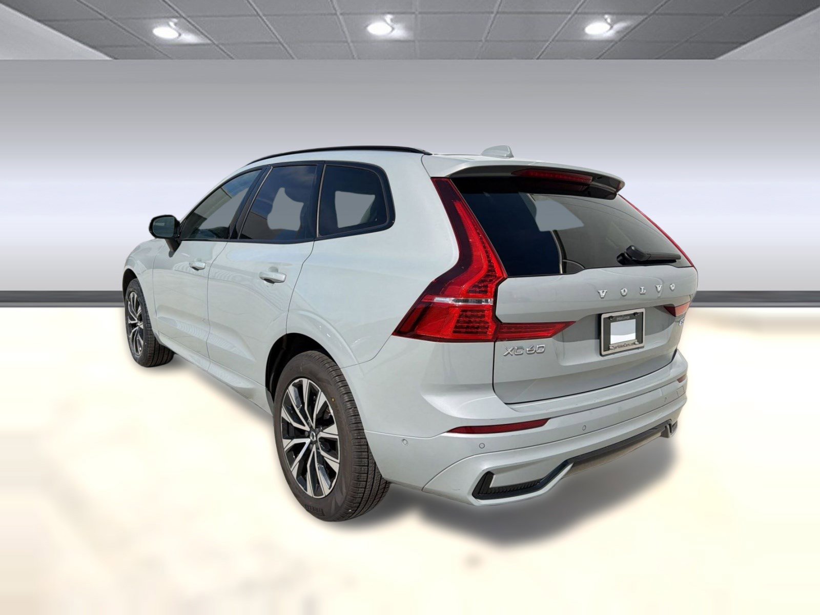 Certified 2025 Volvo XC60 B5 Plus image 3