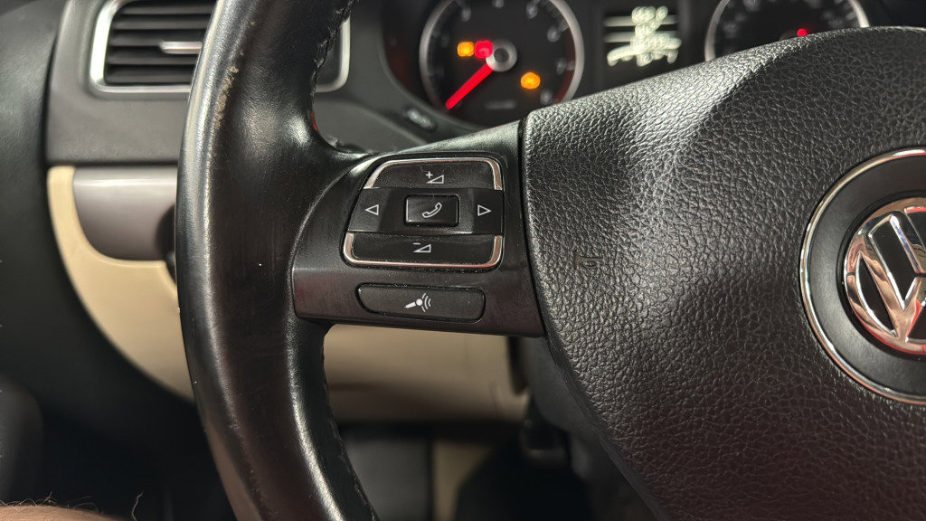 Used 2013 Volkswagen Jetta SEL FWD image 23