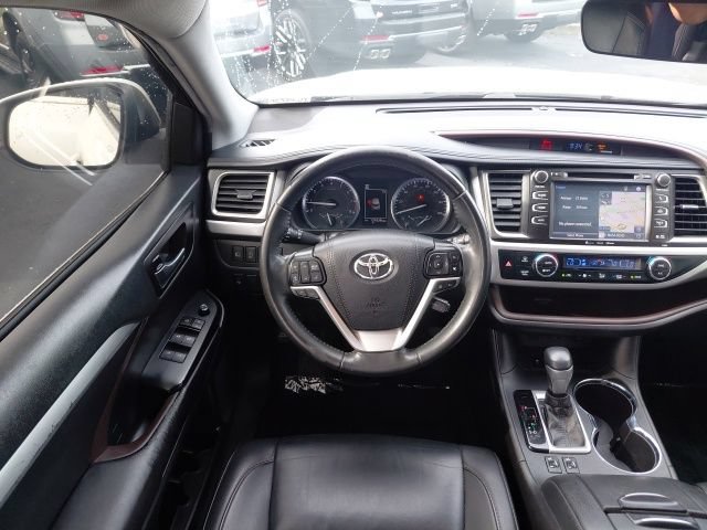 Used 2019 Toyota Highlander XLE FWD image 20