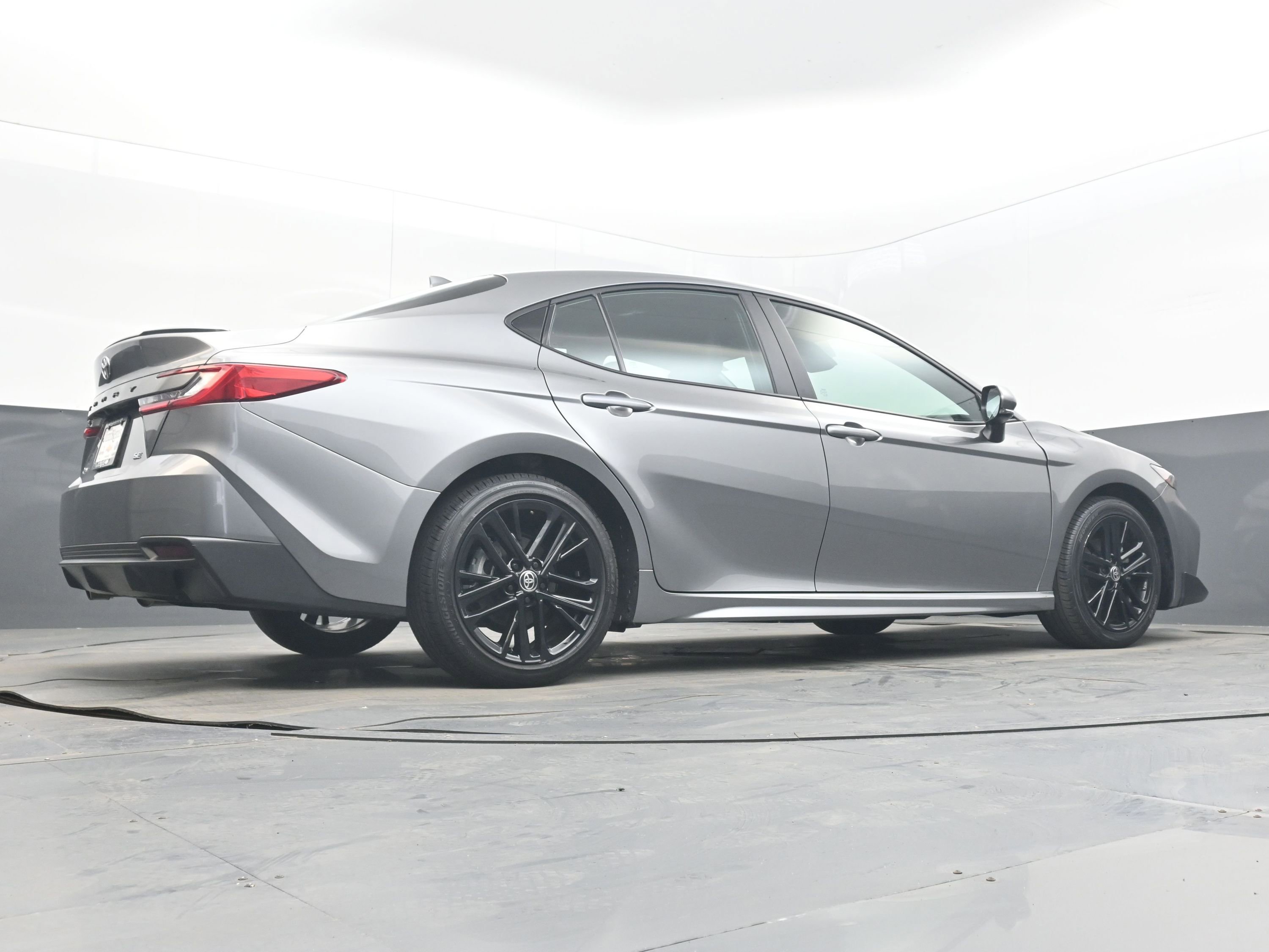 Used 2025 Toyota Camry SE FWD image 27