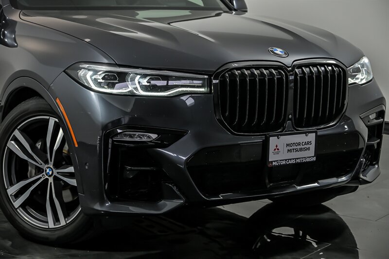 Used 2020 BMW X7 xDrive40i w/ M Sport Package AWD/4WD image 2