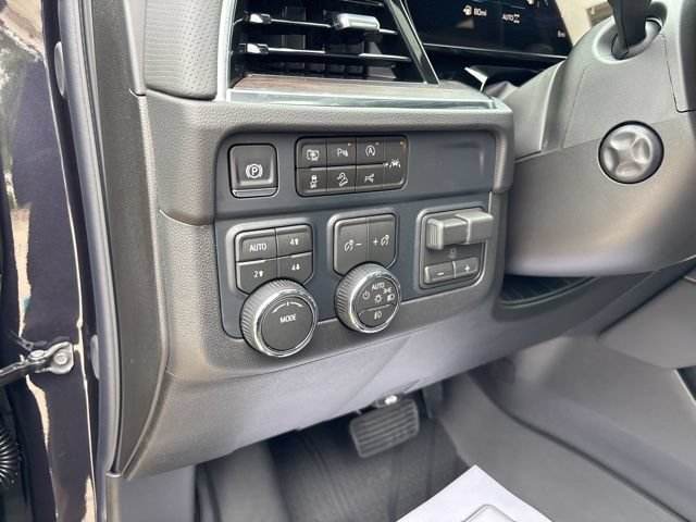 New 2026 Chevrolet Suburban Premier w/ Sun And Tow Package AWD/4WD image 21