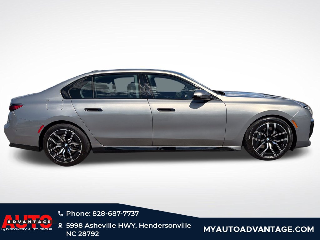 Used 2025 BMW 740i xDrive AWD/4WD image 2