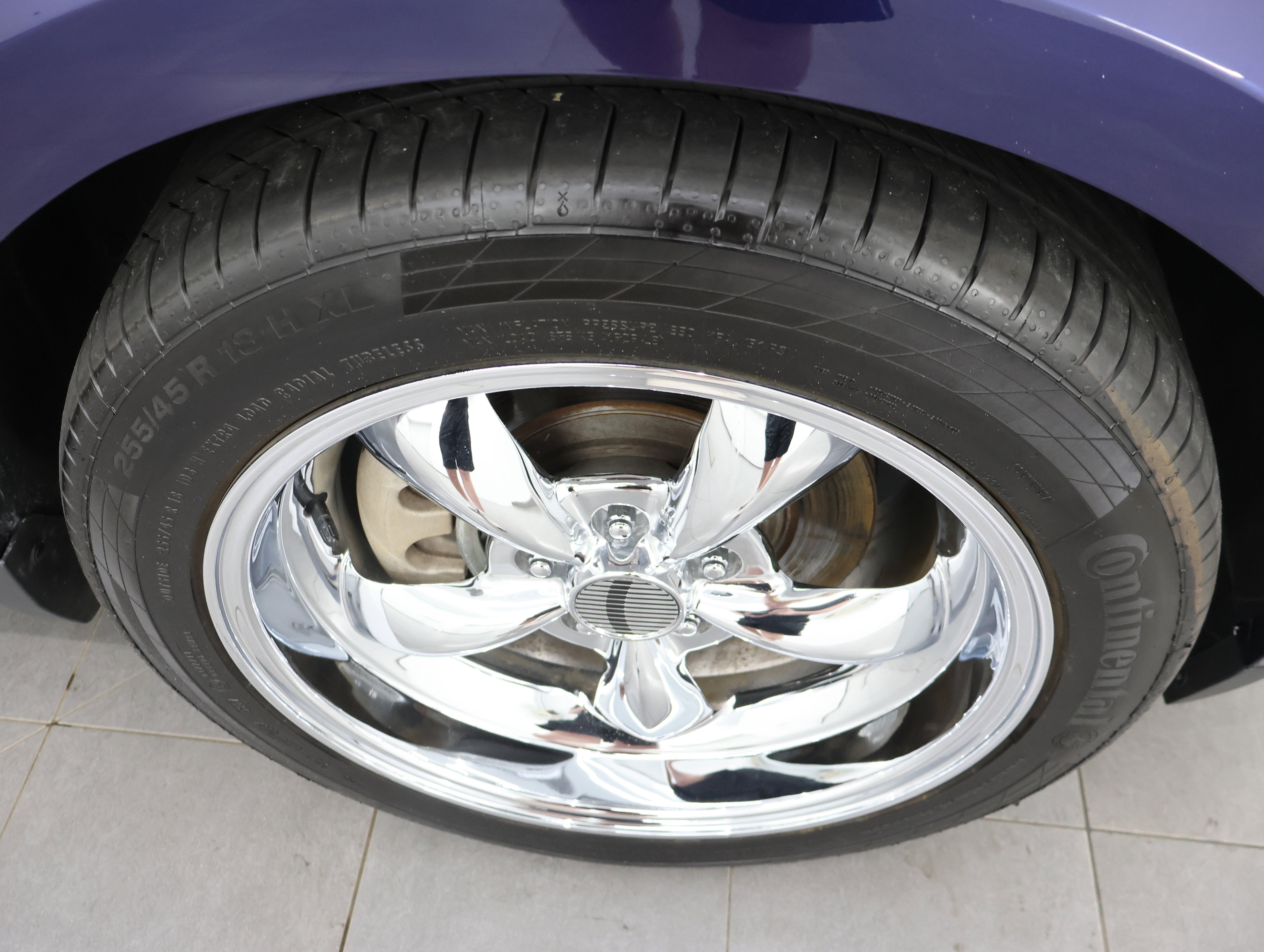 Used 2010 Ford Mustang GT Premium RWD image 3