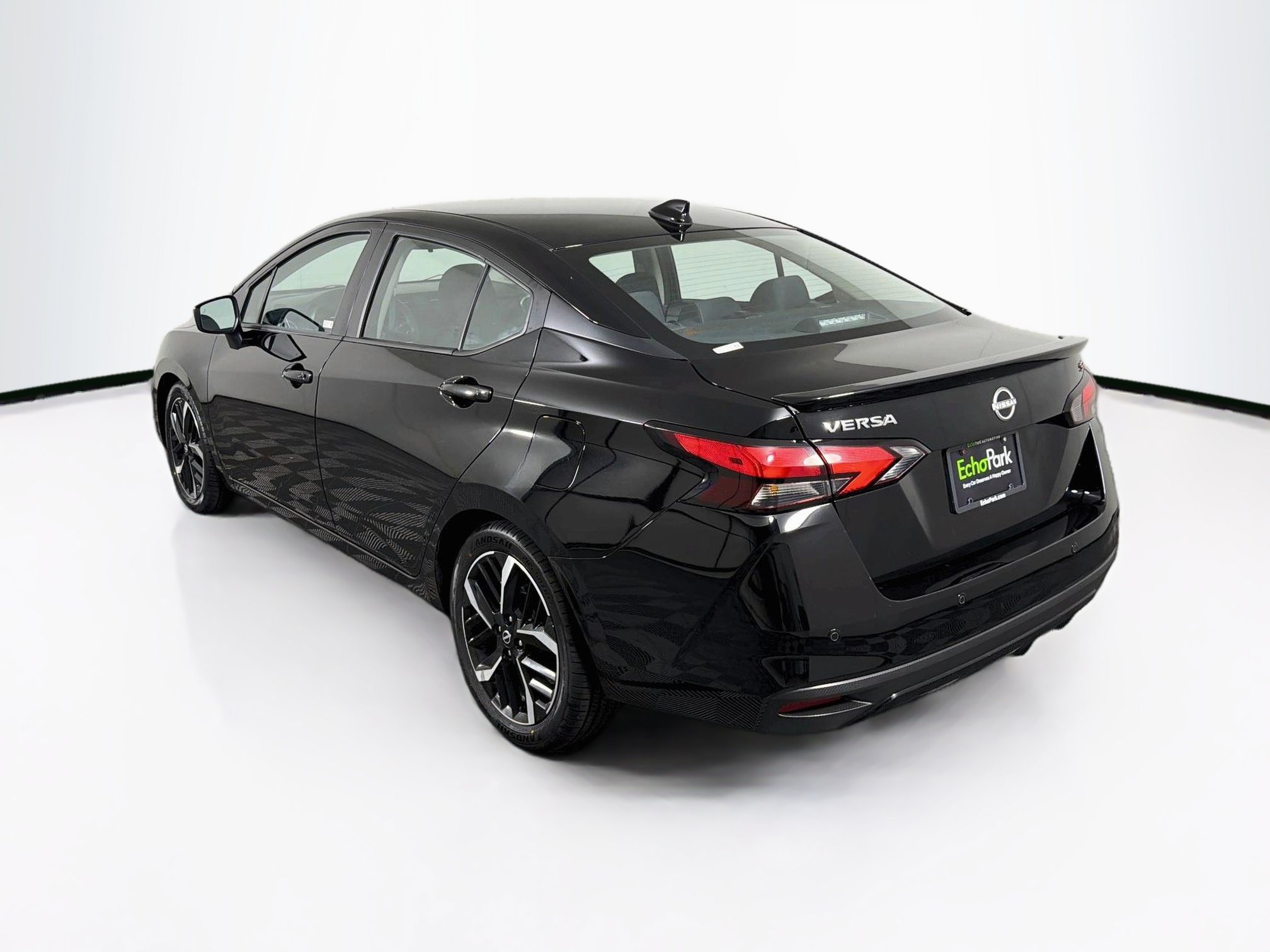 Used 2024 Nissan Versa SR FWD image 5
