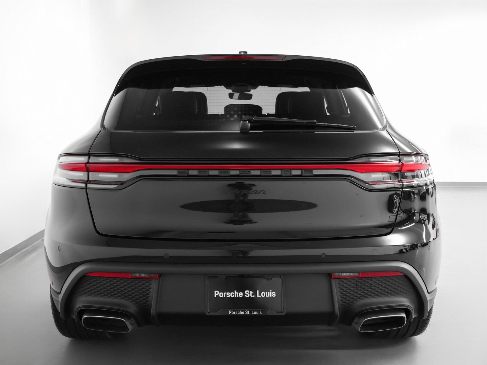 Certified 2025 Porsche Macan AWD/4WD image 11