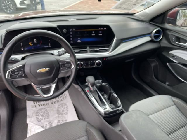 Used 2025 Chevrolet Trax LT w/ Driver Confidence Package FWD image 17