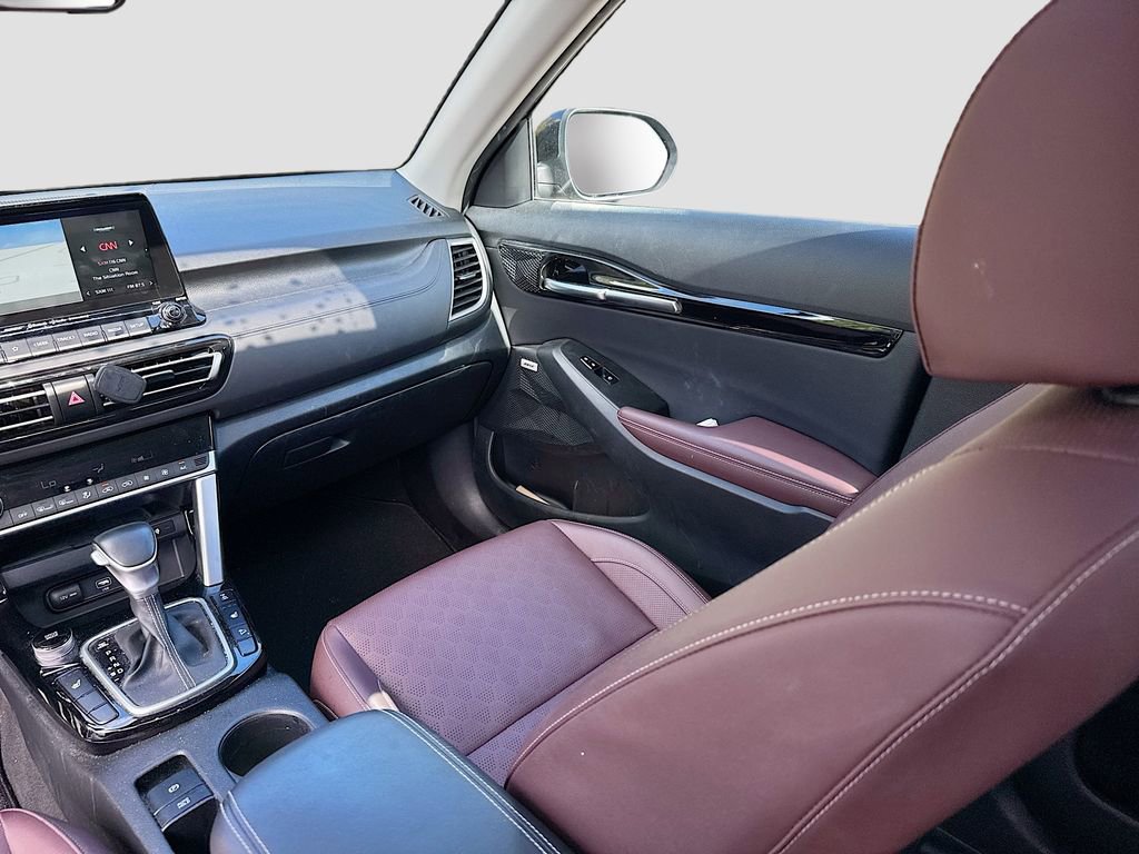 Used 2022 Kia Seltos SX w/ Sunroof Package image 24