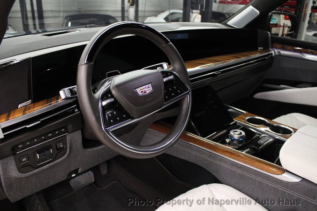Used 2025 Cadillac Escalade ESV Sport Platinum w/ LPO, ONYX Package image 16