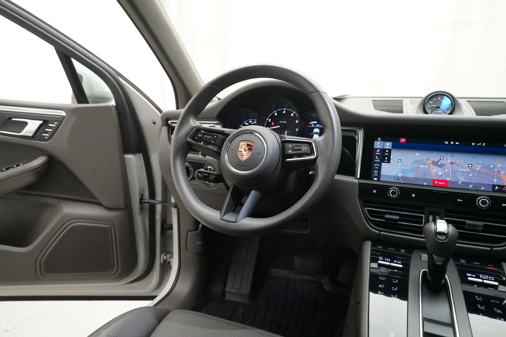 Certified 2023 Porsche Macan AWD/4WD image 17
