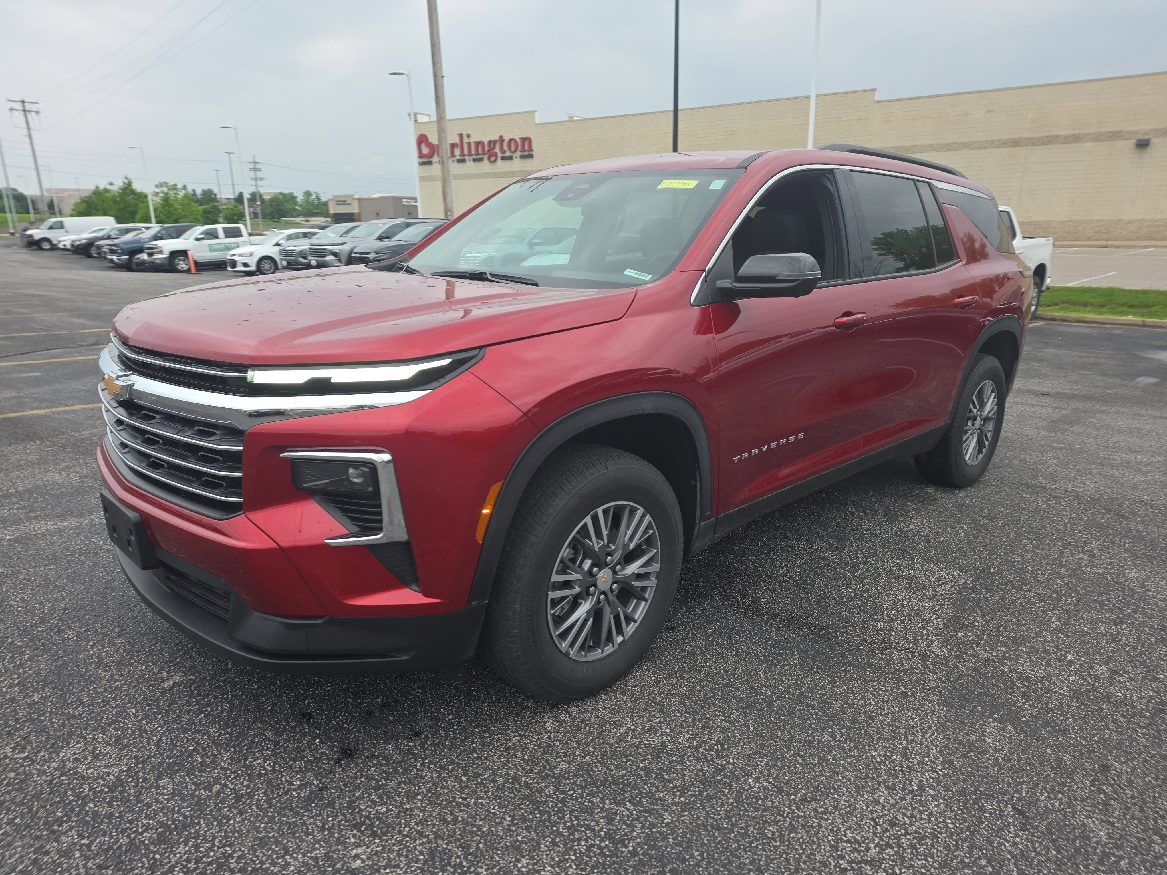 Used 2025 Chevrolet Traverse LT w/ Driver Confidence Package FWD image 7