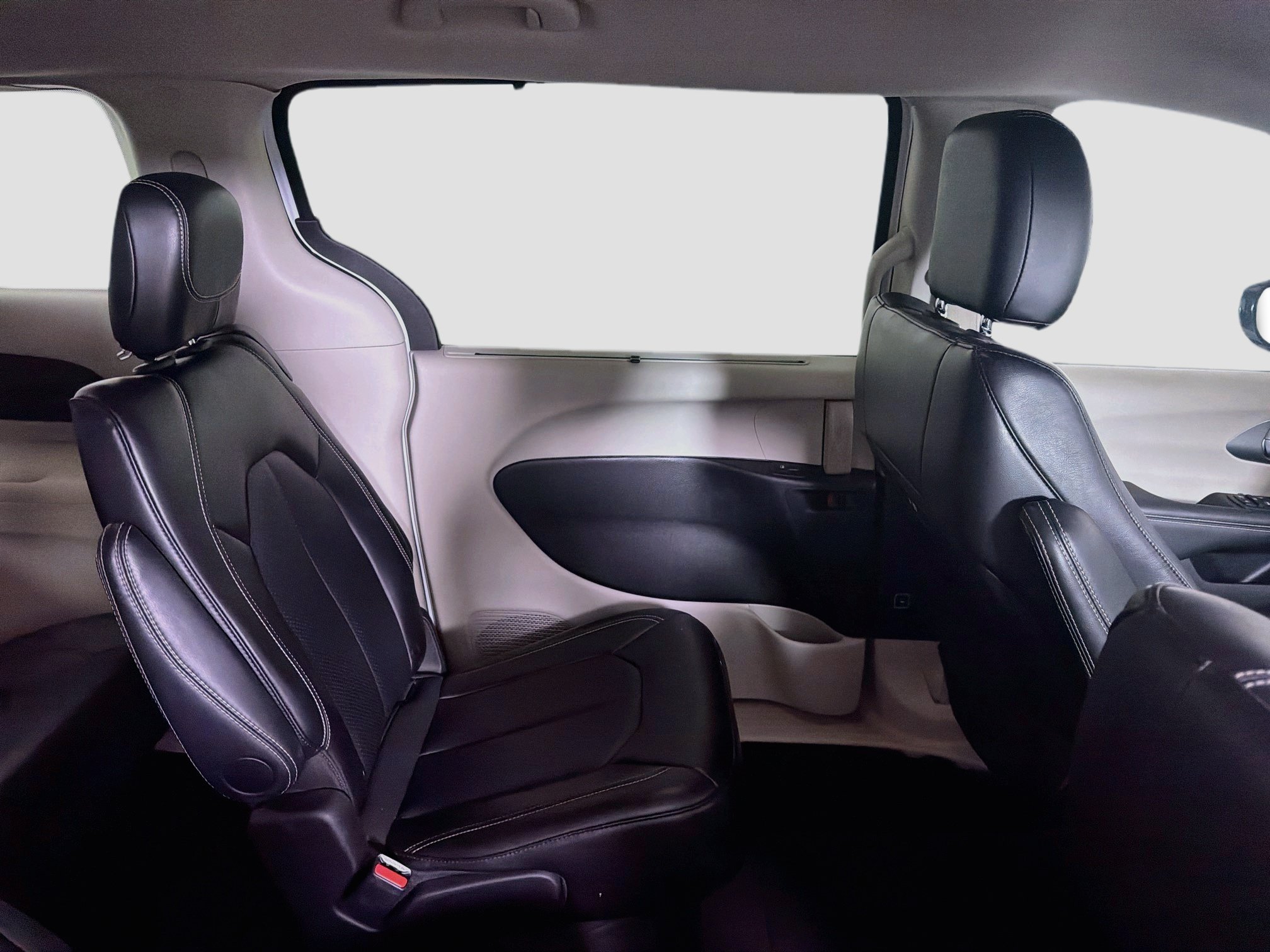 Used 2024 Chrysler Pacifica Touring-L FWD image 31