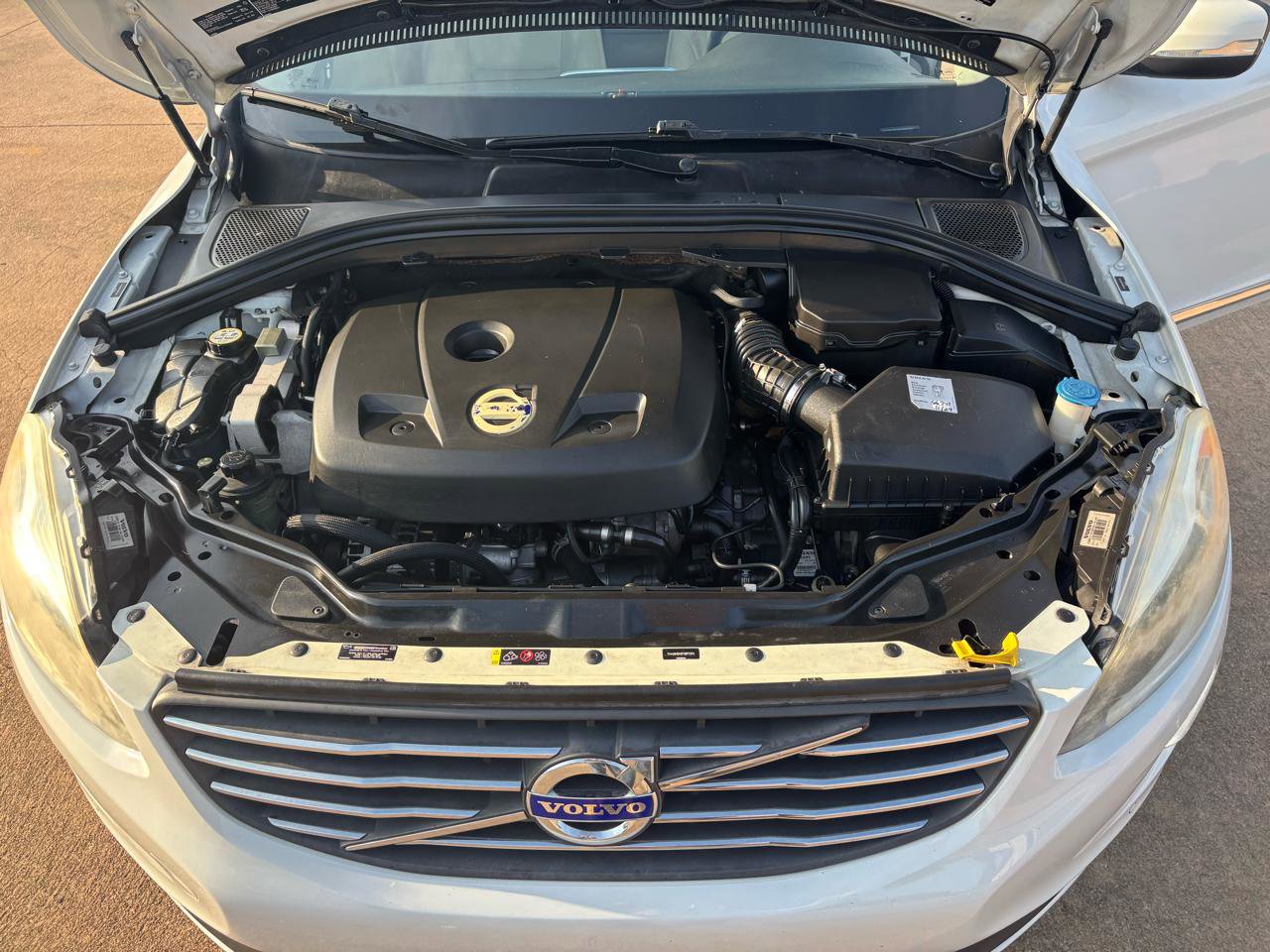 Used 2015 Volvo XC60 T6 w/ Proximity Package FWD image 20