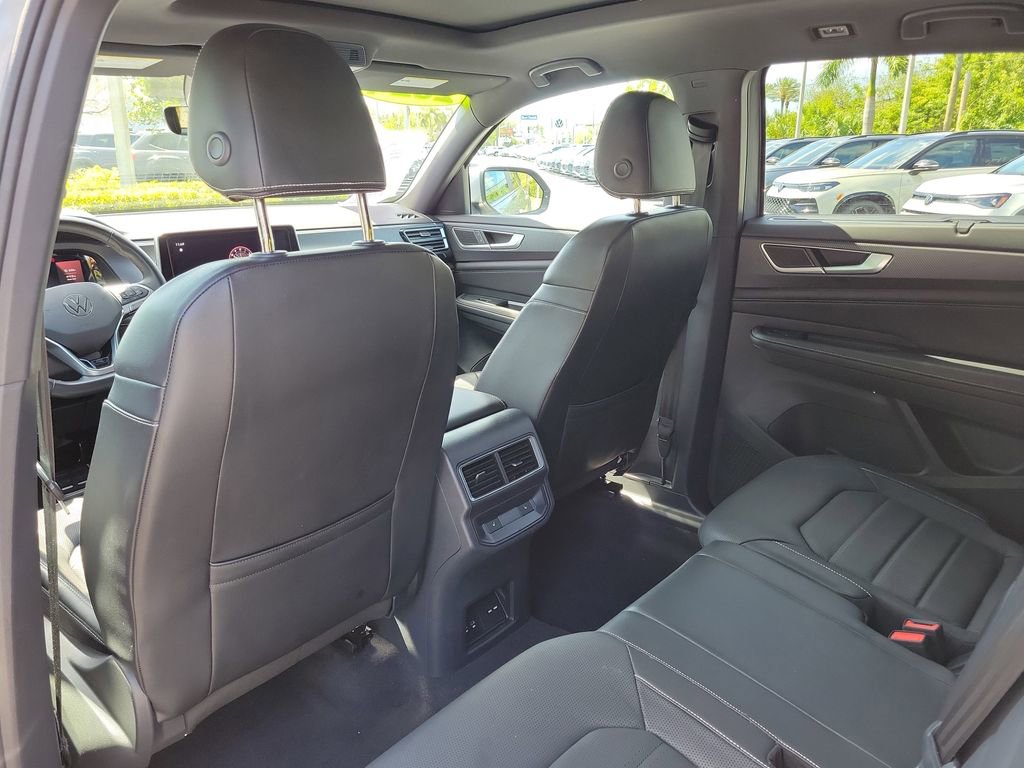 Used 2024 Volkswagen Atlas Cross Sport SEL R-Line AWD/4WD image 12