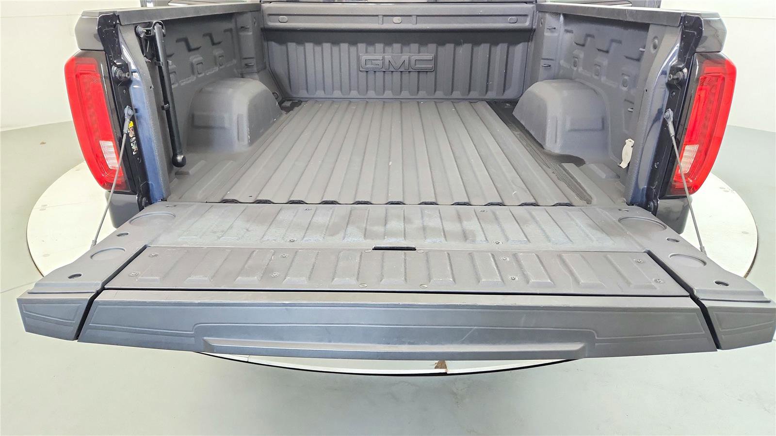 Used 2022 GMC Sierra 1500 SLT w/ SLT Convenience Package AWD/4WD image 34