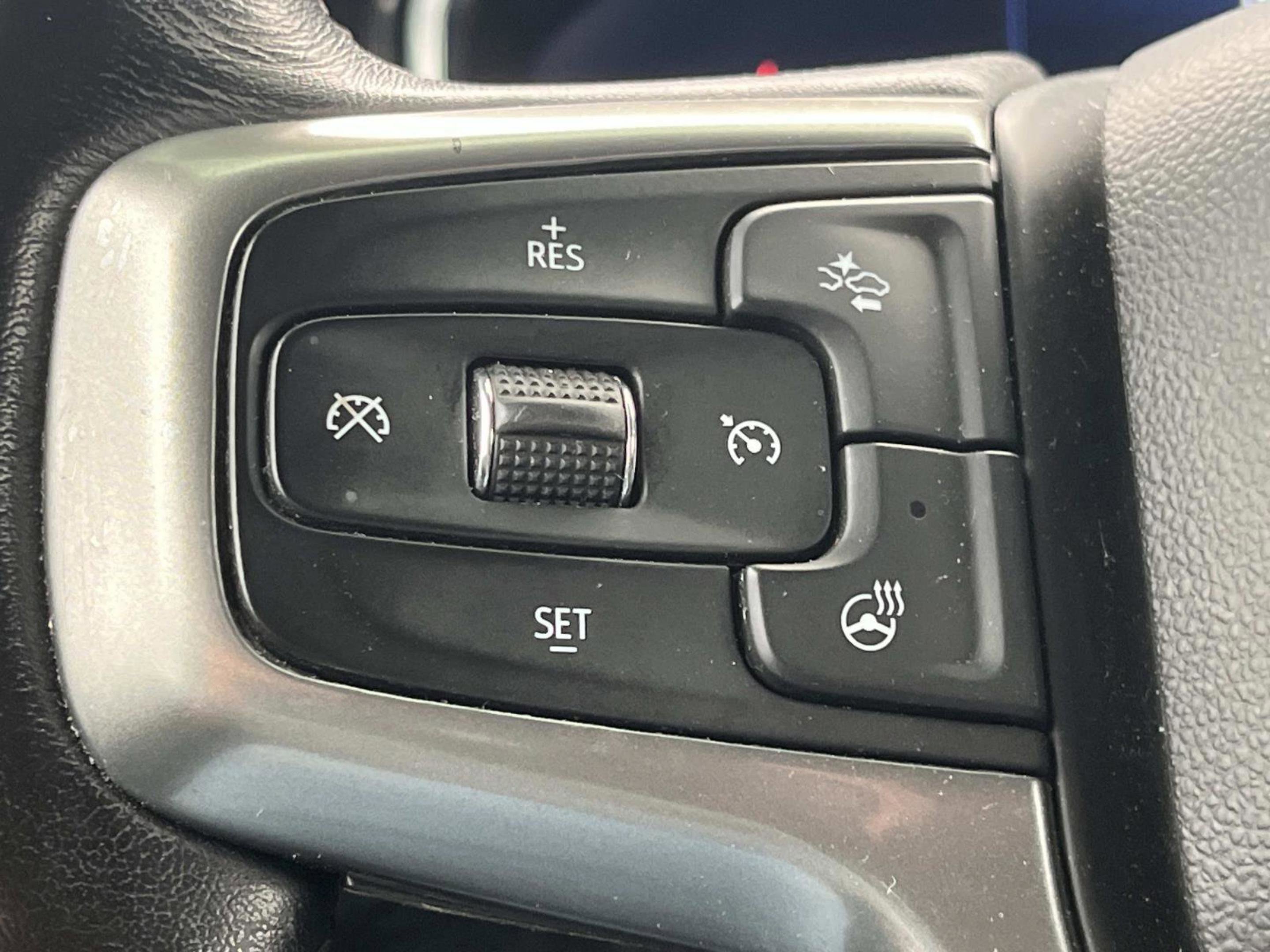Used 2022 Chevrolet Silverado 1500 LT AWD/4WD image 26