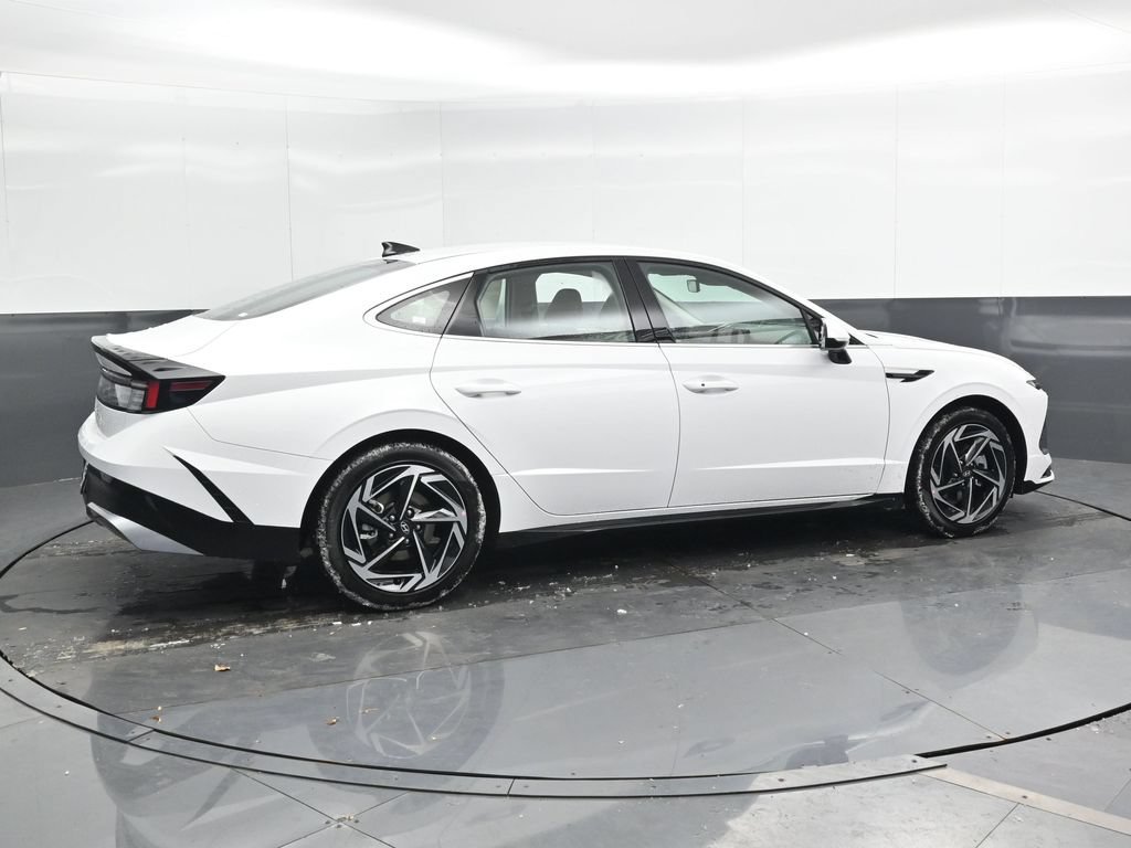 New 2026 Hyundai Sonata SEL FWD image 2