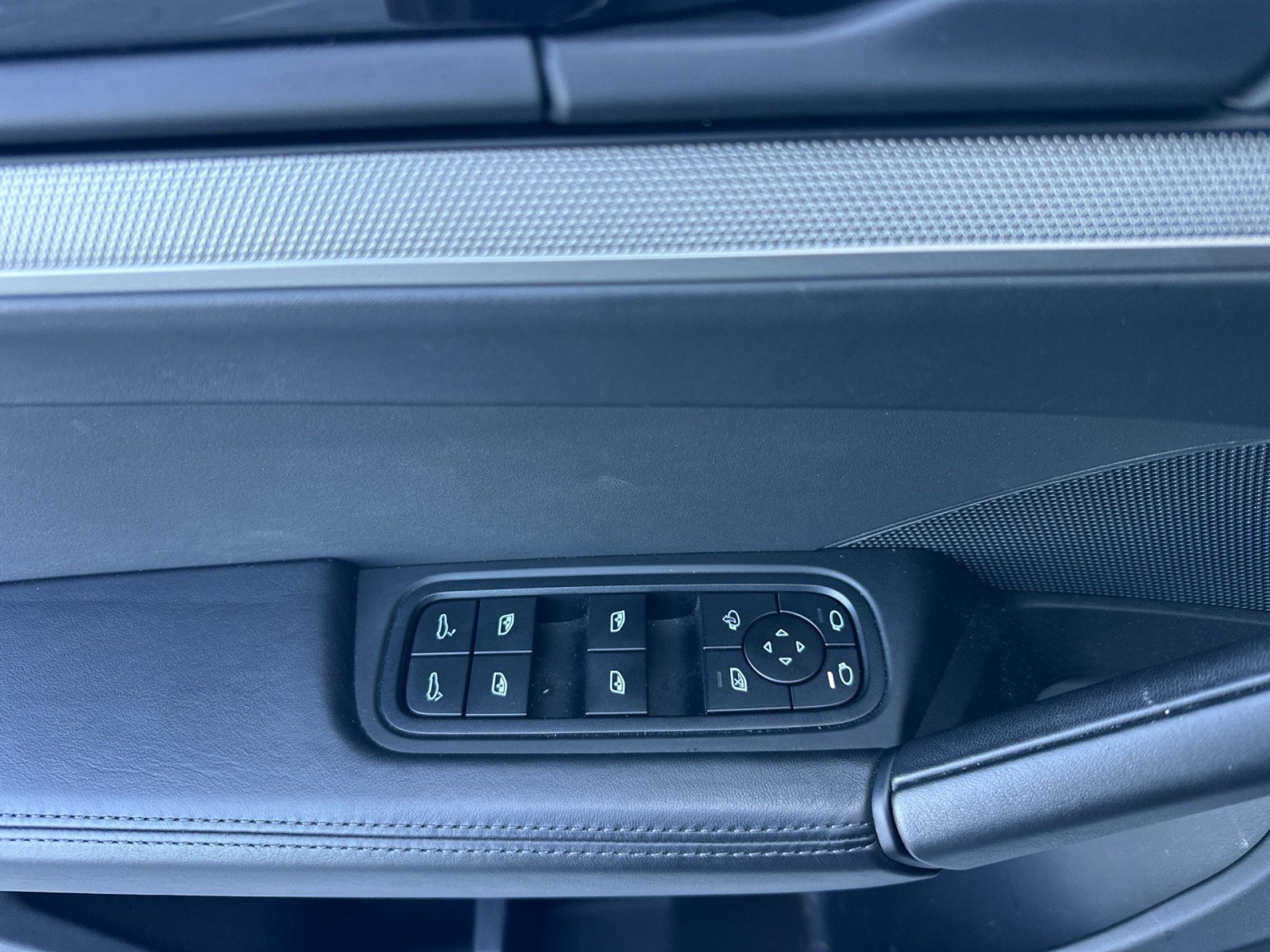 Certified 2025 Porsche Cayenne Coupe AWD/4WD image 11