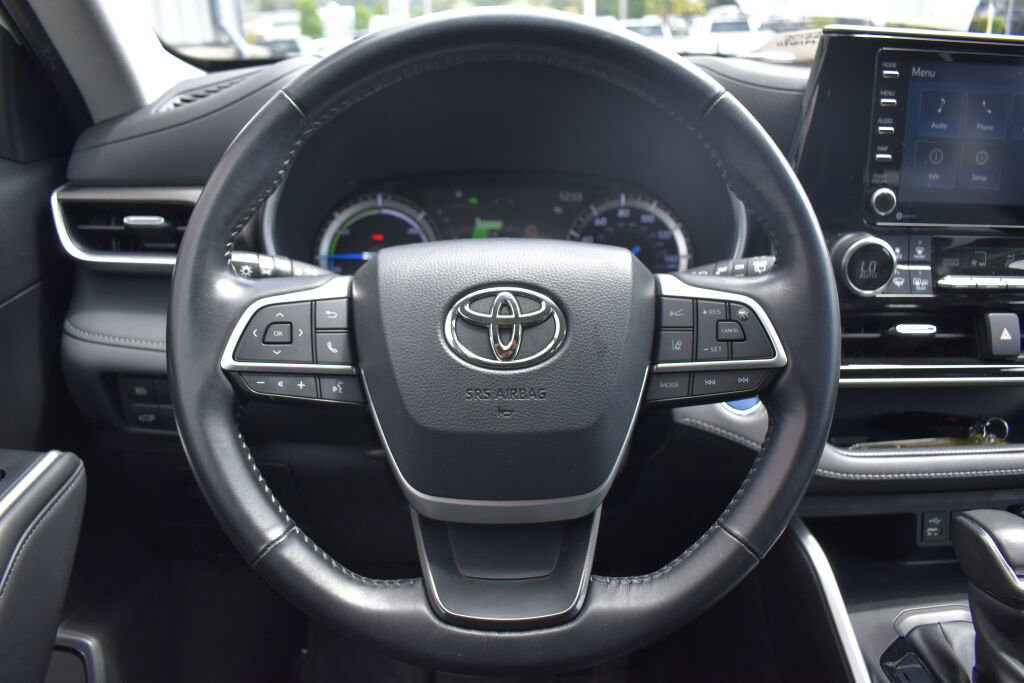 Used 2022 Toyota Highlander XLE AWD/4WD image 9