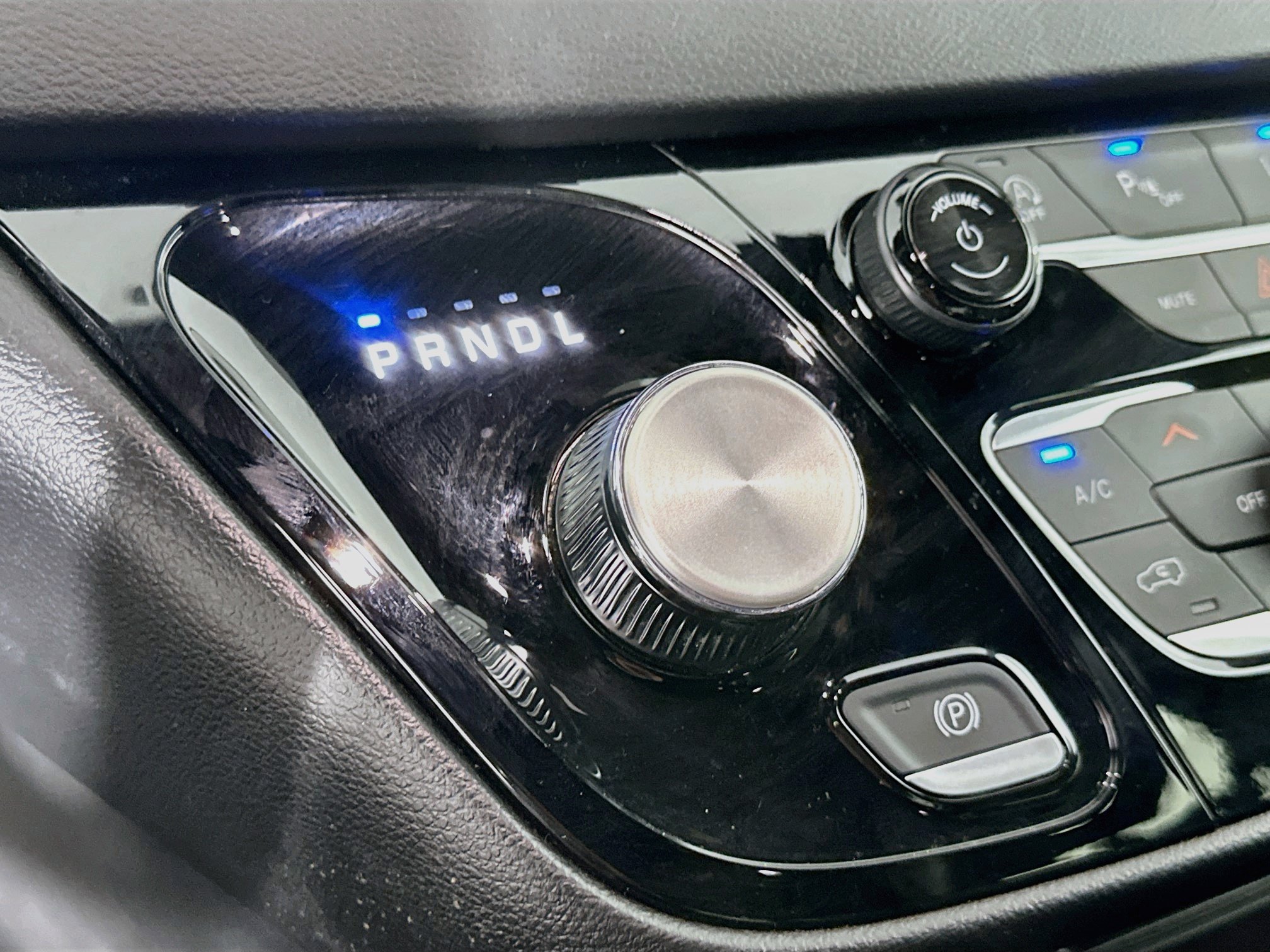 Used 2025 Chrysler Pacifica Select FWD image 24