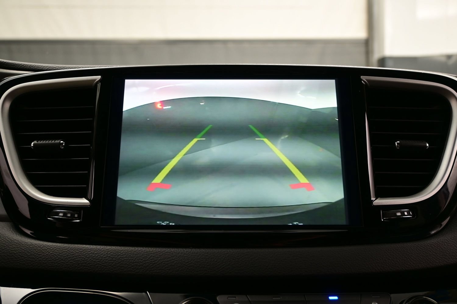Used 2023 Chrysler Pacifica Touring-L FWD image 23