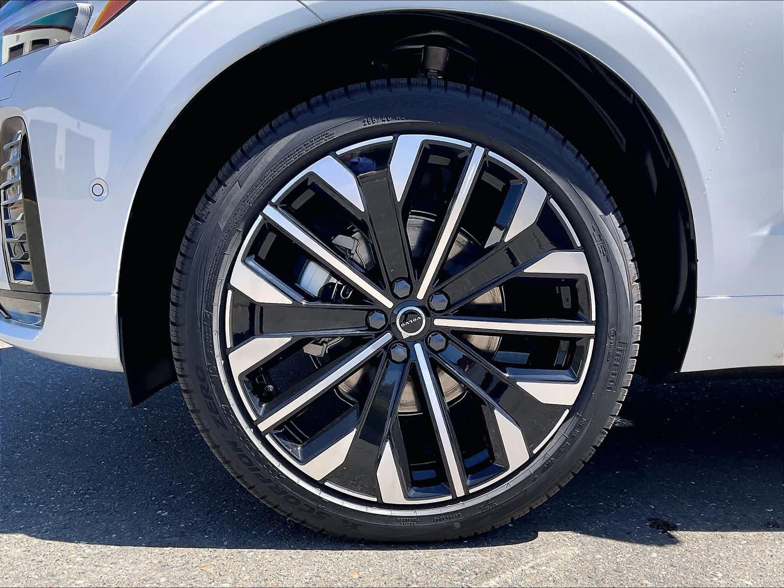 New 2027 Volvo XC60 B5 Ultra AWD/4WD image 14
