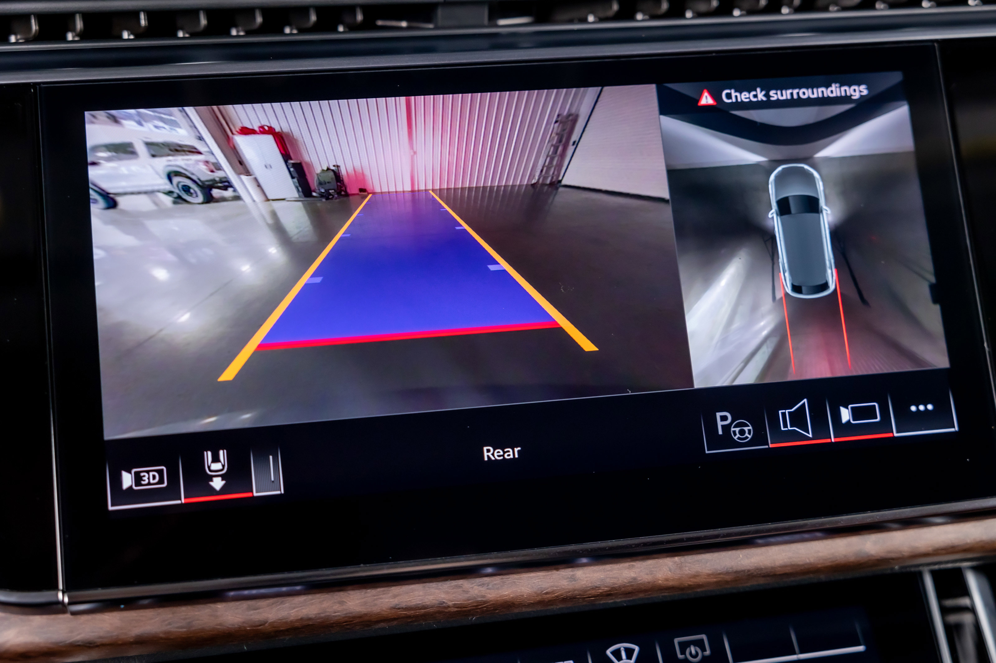 Used 2025 Audi Q8 Prestige image 11