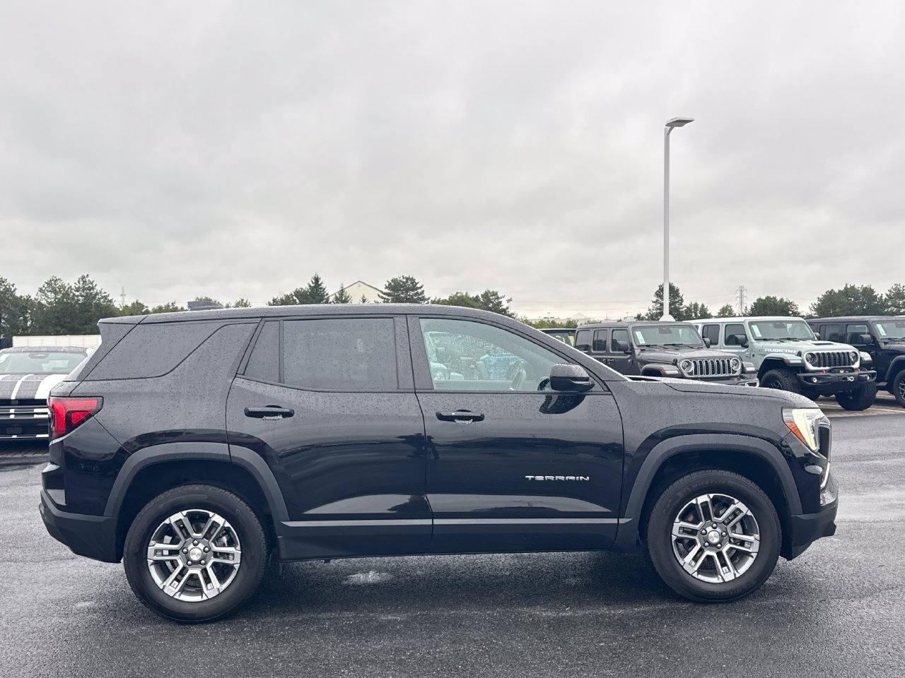 Used 2025 GMC Terrain Elevation AWD/4WD image 2